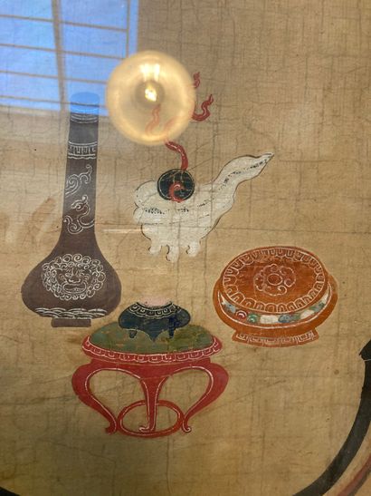 CHINE Deux encres et couleurs sur papier à décor d'objets mobiliers dans des médaillons...