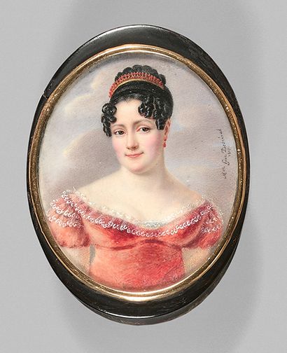 Virginie ROUSSEAU née HUE DEBRÉVAL (active 1800-1830) 
Boîte ovale en écaille brune...