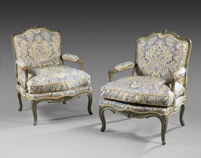 null Pair of large low armchairs with flat backs in moulded, carved and lacquered...