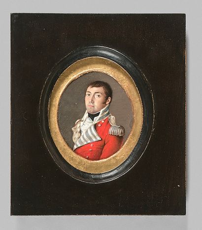 ÉCOLE ANGLAISE vers 1800 
Portrait of an officer.
Oval miniature painted on ivory,...