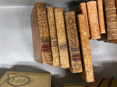 null 
Deux manettes de livres : Alexandre Dumas, Saint-Simon, Melong...

Lot vendu...