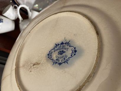 null 
Modofication du lot 23 : Lot de céramiques comprenant : un plat ovale en porcelaine...