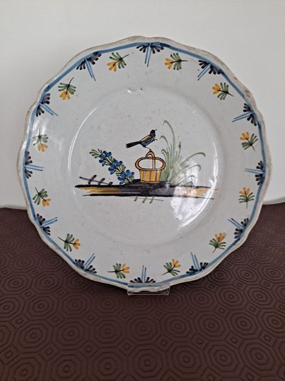 null Lot en céramique comprenant une bonbonnière en porcelaine hongroise, un plat...