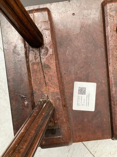 null Chaise alsacienne en bois naturel

H : 86 - L : 40 - P : 36 cm 

Lot vendu en...