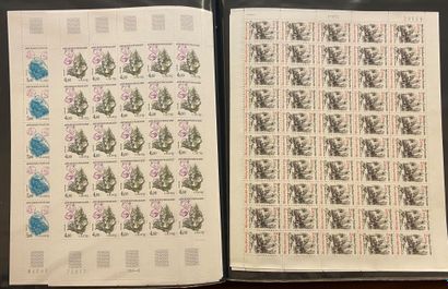 null FRANCE moderne : 4 classeurs contenant des timbres neufs en feuilles, période...