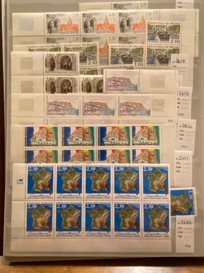 null FRANCE Emissions 1940/2000 : Important stock de timbres neufs, en blocs, détachés...