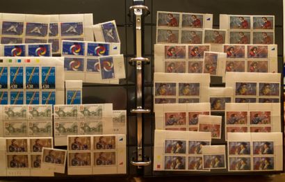 null FRANCE Emissions 1940/2000 : Important stock de timbres neufs, en blocs, détachés...