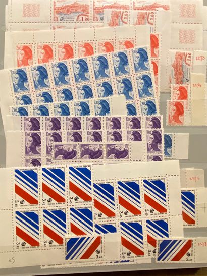null FRANCE Issues 1940/2000 : Important stock of mint stamps, in blocks, detached...