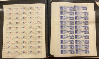 null FRANCE modern : 4 binders containing mint stamps in sheets, period 1982 to 1990....