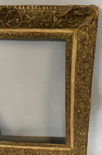 null Cadre en chêne sculpté et doré à décor de Bérain

Epoque Louis XIV

40 x 31...