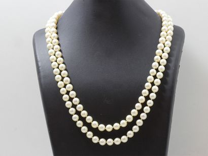 null Collier composé de 2 rangs de perles de culture d’environ 8.2 à 8.9 mm, agrémenté...