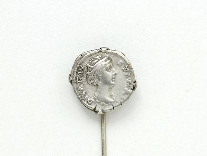 null Metal tie-pin set with a silver Roman denarius with the right profile of Empress...