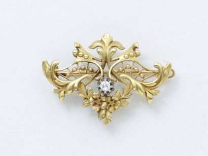 null Charming gold pendant brooch 750 thousandths satin, openwork floral and foliage,...