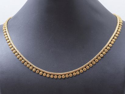 null Gold necklace 750 thousandths, fancy mesh highlighted by a frieze of flowers...