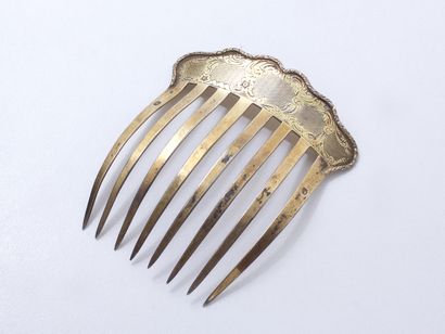 null Comb out of vermeil 800 thousandths, with finely engraved decoration of flowers...