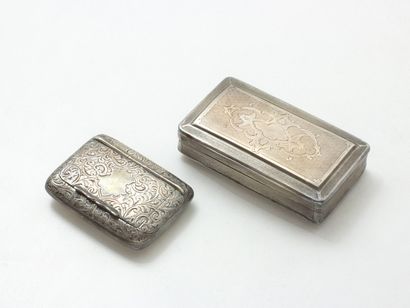 null Lot in silver 800 thousandth, composed of 2 snuffboxes, one with chased decoration...