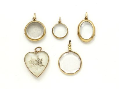 null Lot in gold 750 thousandth, composed of 5 pendants carries-photo and carries-memorial....