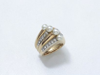 null Élégante bague jonc en or 750 et platine 850 millièmes, décorée de 4 perles...