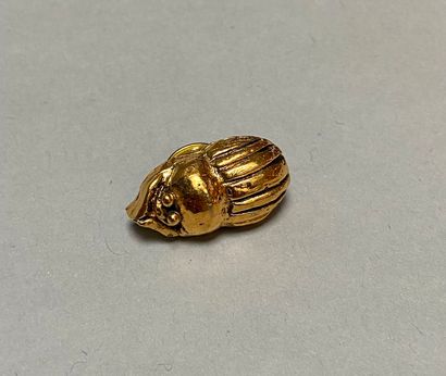 null CHANEL, circa 1970

Broche pin s en métal doré figurant un scarabée. N°145....