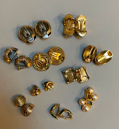 null Lot de dix paires de clips d oreilles demi-créoles ou rondes en métal doré et/ou...