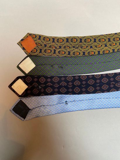 null 
NINA RICCI




Lot de quatre cravates en soie imprimée à motifs divers de type...