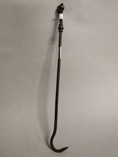 null Oil lamp with hook for hanging

Total height 60 cm

Lot sold as is