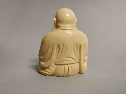 null Bouddha assis sculpté

Ht 9,5 cm



lot vendu en l'état