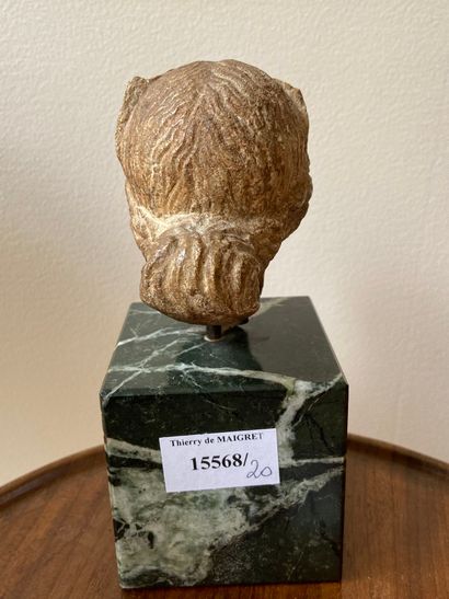 null In the antique taste

Head of a woman

Small marble group

Total height : 18...