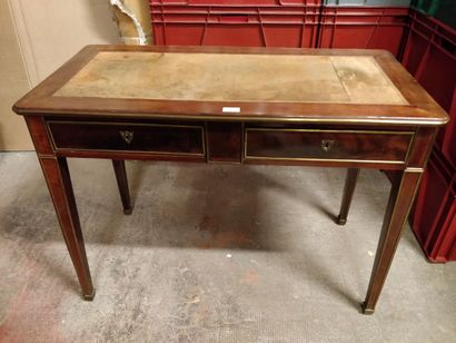 null Small desk, mahogany veneer

(wear to the leather, insolate, bronze furniture...