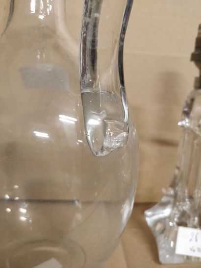 null Lot de verrerie dont : 

une coupe ovale en cristal taillé (L 28 cm) (marque...