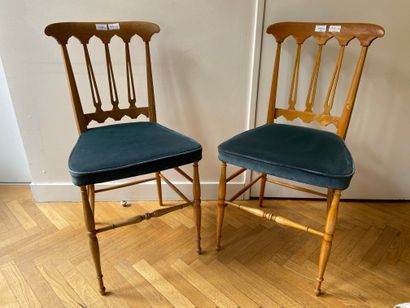 null 
Pair of chairs in light wood





Height : 84 cm 





42 x 39 cm





(some...