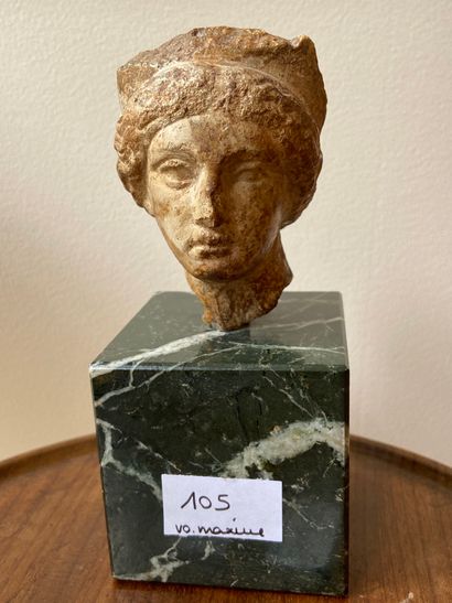 null In the antique taste

Head of a woman

Small marble group

Total height : 18...