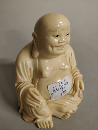 null Bouddha assis sculpté

Ht 9,5 cm



lot vendu en l'état