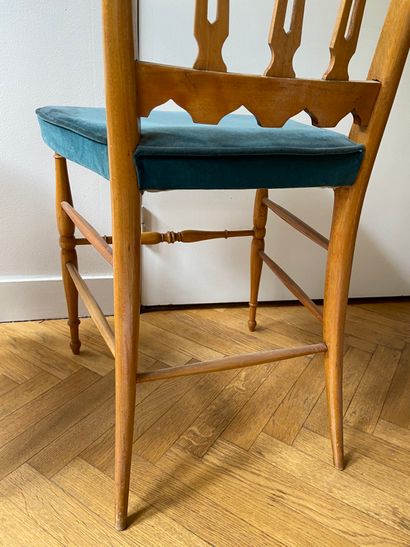 null 
Pair of chairs in light wood





Height : 84 cm 





42 x 39 cm





(some...