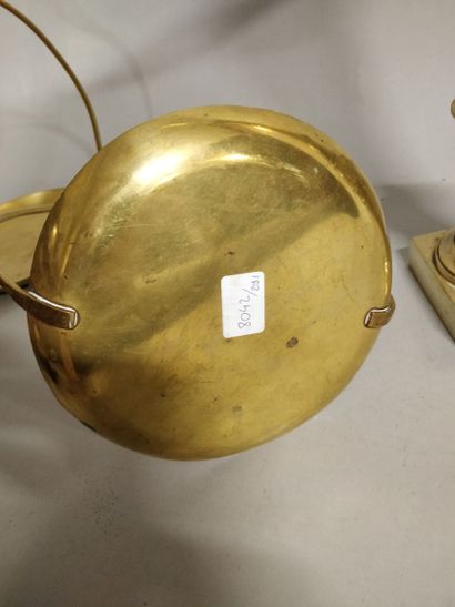 null Copper scale with two plates 

Height 46,5 cm

Diameter 15 cm

lot sold as ...