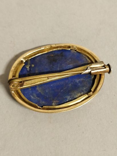null Lapis lazuli brooch

2,5 x 2 cm

Lot sold as is