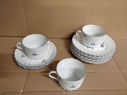 null Part of a service including 6 saucers and 3 cups in Haviland Limoges porcelain...
