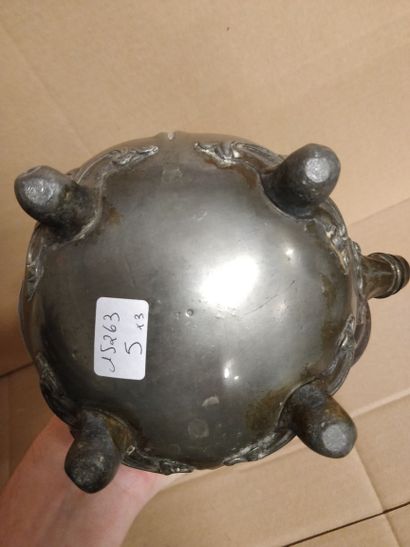 null Various lot including : 

an alabaster lamp base (total height 39 cm)

a bronze...