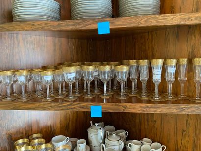 null Partie de service de verres Saint Louis comprenant 13 verres à eau, 14 verres...