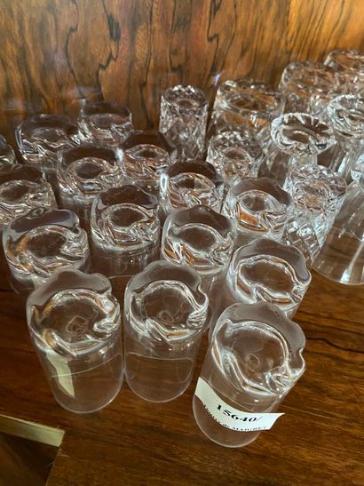 null Manette service de verres Daum France, 18 verres à eau, 15 verres à orangeade,...