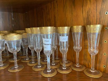 null Partie de service de verres Saint Louis comprenant 13 verres à eau, 14 verres...