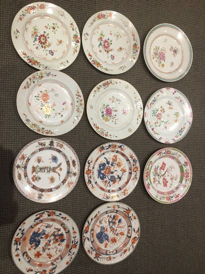 null Set of 11 porcelain plates of China, with various decorations of flowers, in...