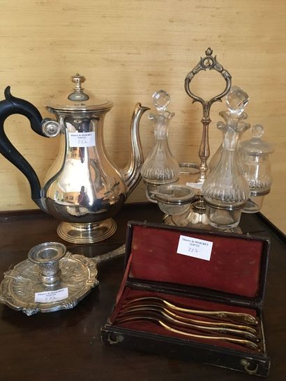 null Lot of silver plated metal: coffee pot on pedestal, spoons, condiment holder,...