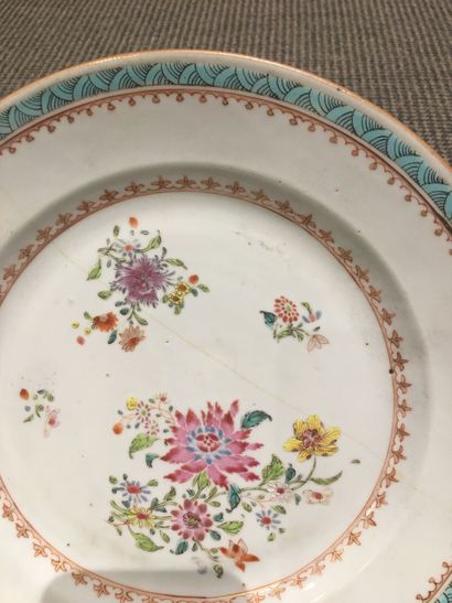 null Set of 11 porcelain plates of China, with various decorations of flowers, in...