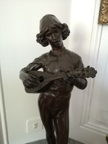 null Dubois. Troubadour. Bronze à patine brune daté 1866. Barbedienne fondeur. Haut....