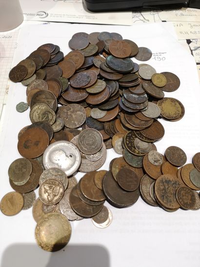 null Large lot of various French and foreign coins, all periods. As is. Wear.