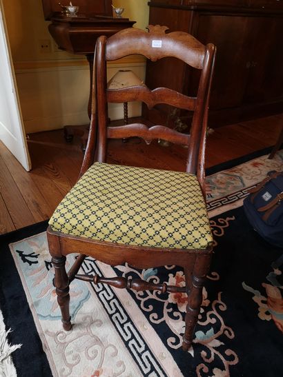 null Series of 6 chairs in mahogany, openwork back. H.: 86 cm - D.: 44 cm. A pair...