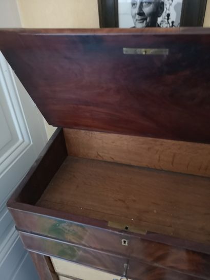 null Mahogany veneered cardboard cabinet opening with a flap and 5 drawers. 19th...