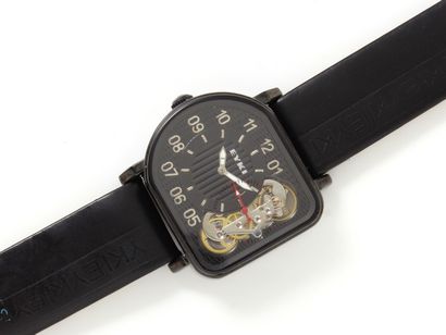 null 
Lot de 2 montres comprenant : 

BEUCHAT

Montre bracelet d'homme en métal doré,...