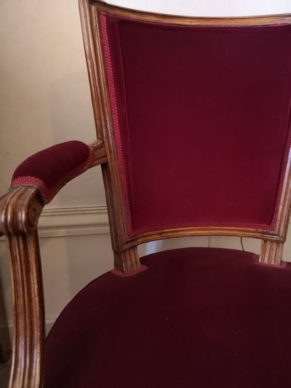 null Pair of cabriolet armchairs. Louis XVI period. Red velvet upholstery. Height:...